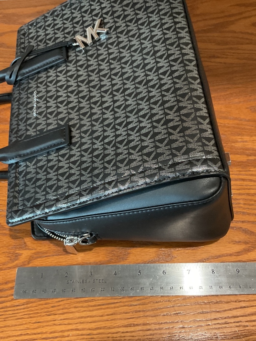 Michael Kors Laila Signature Logo Crossbody Bag NWT - Picture 9 of 11